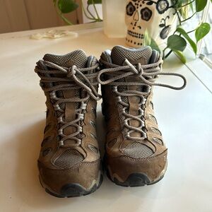 Women's Athletic Hiking Shoes - Brown